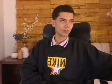 Freechat prettyboyy_13 on Chaturbate