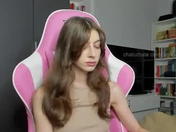 Away prettysomething on Chaturbate