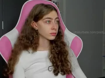 Away prettysomething on Chaturbate