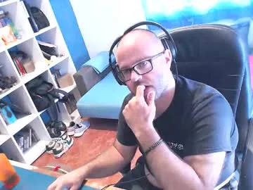 Freechat ravingr3d3 on Chaturbate