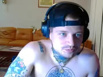 Freechat redinthebed on Chaturbate