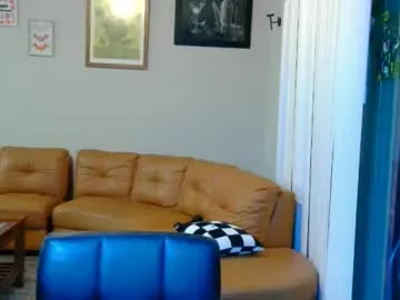 Freechat redinthebed on Chaturbate