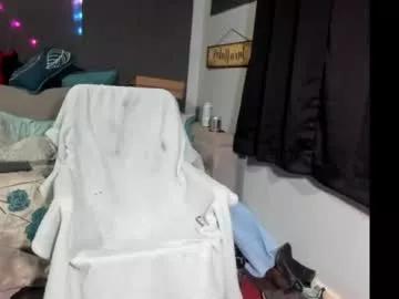 Naked Room roxihazeleyes 
