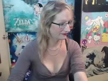 Naked Room savanah_banana 