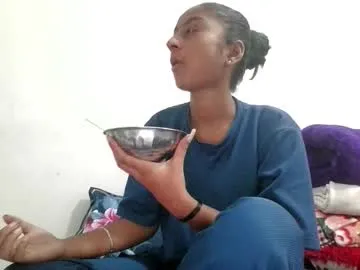 Freechat the_right_girl on Chaturbate