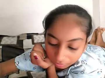 Freechat the_right_girl on Chaturbate