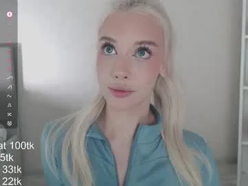 vickyfuckingdoll on Chaturbate