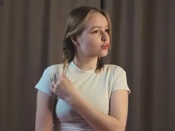 Freechat yangsperanza on Chaturbate