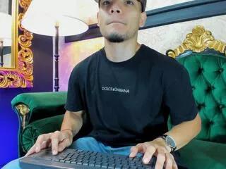alessandro_kiing from Flirt4Free