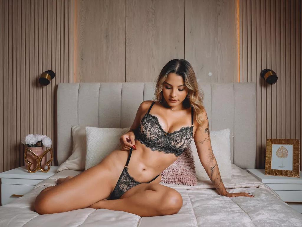 AlinaBass from LiveJasmin