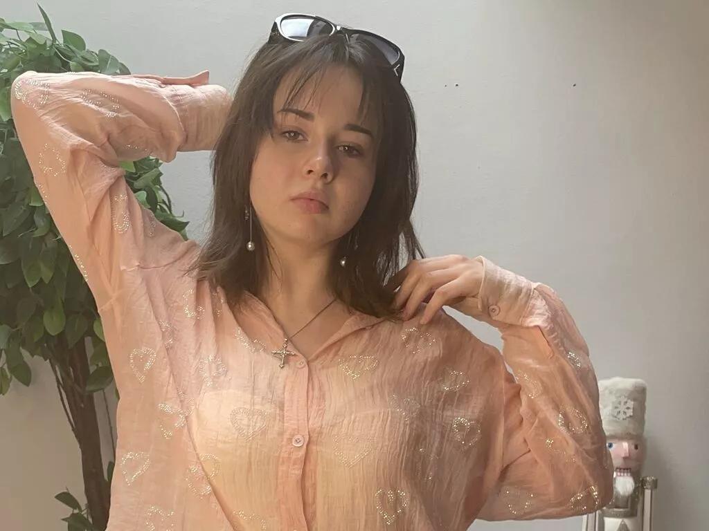 CweneClose from LiveJasmin