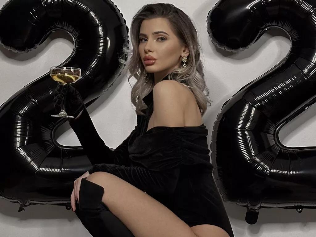 EleineBlue from LiveJasmin