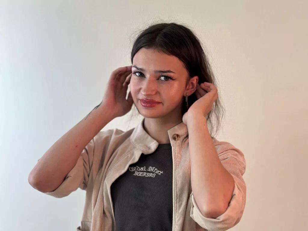 LucyBarcenas from LiveJasmin