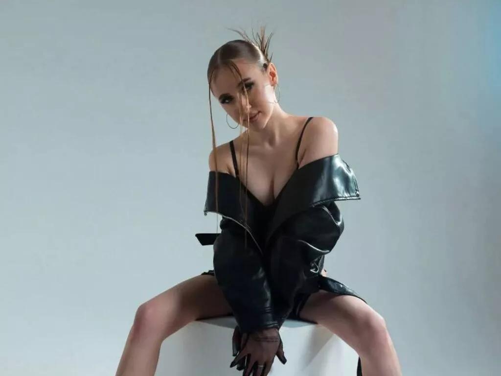 LunaHund from LiveJasmin