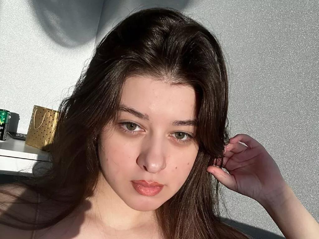 MiaShandri from LiveJasmin