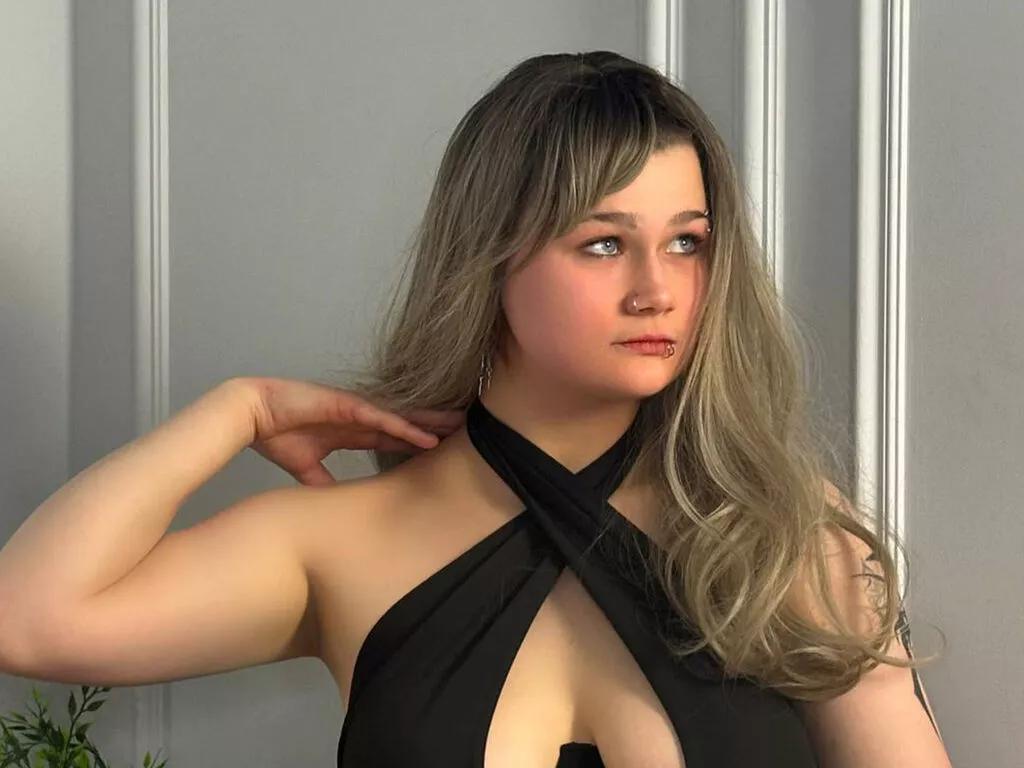 PeachAvalanche from LiveJasmin