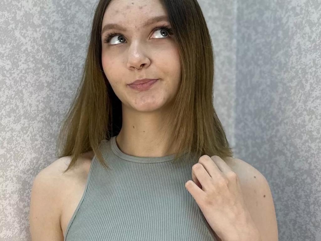 QuennaHeaston from LiveJasmin