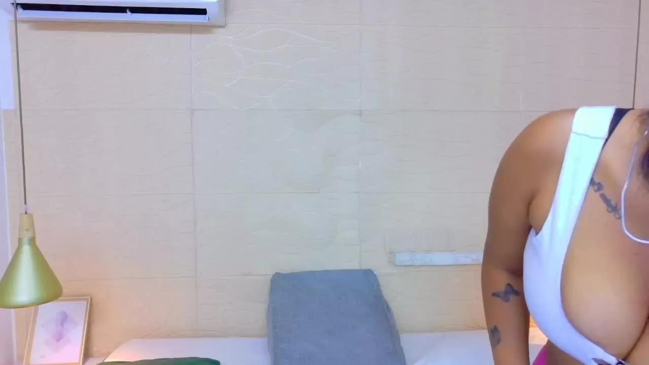 hazel_queen69 from Streamray