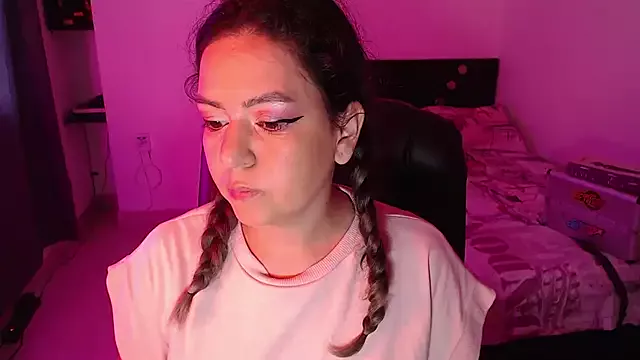 Abbyjoness21 on StripChat 