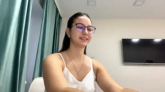 Allisgree — Spin around, show my outfit