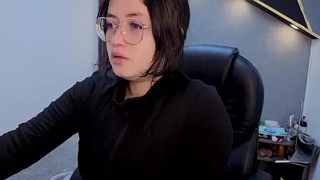 almma_shy from StripChat