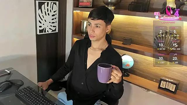 AmadeoDesanti from StripChat