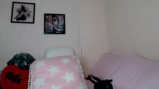 AmyRoux21 from StripChat