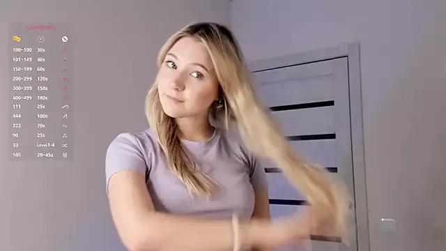 ArianeAumich from StripChat