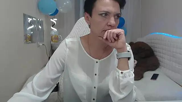 Naked Room AvaSaturnian 