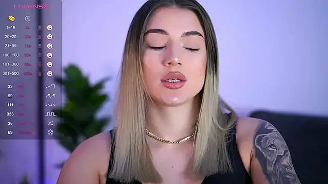 BabbyAisha from StripChat