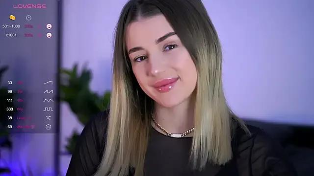 BabbyAisha from StripChat