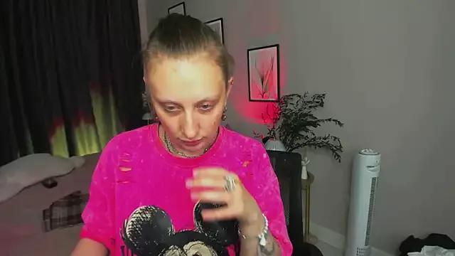 babydarkness from StripChat