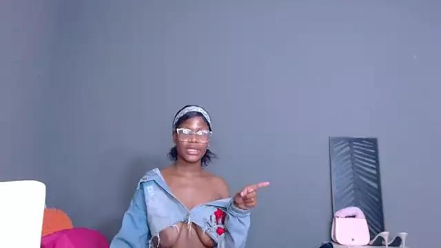 BarbieDoll21 from StripChat