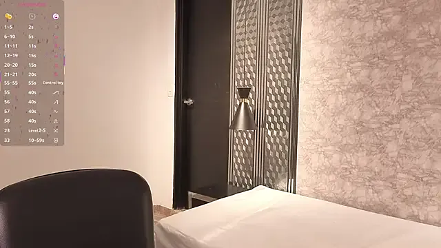 StripChat BBWroxy is Freechat BBWroxy — oil on my buttocks + spanikg