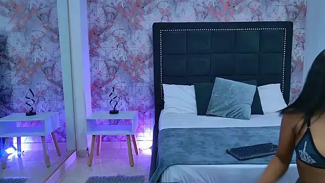 Naked Room Becca_Grims 