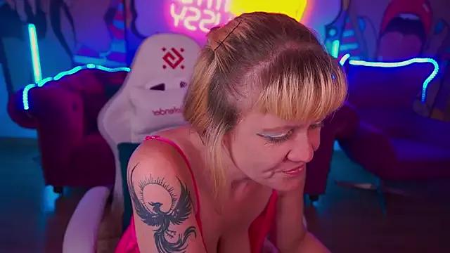 BellaLaPetit from StripChat