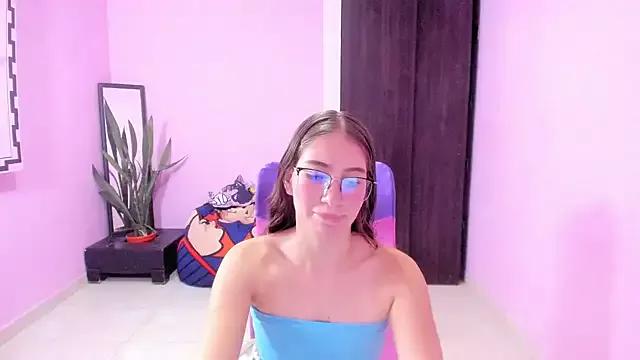 Naked Room blondie_dirtysquirt 