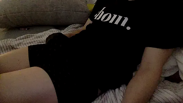 StripChat Breezydicksn is Freechat Breezydicksn — SHORTS OFF!