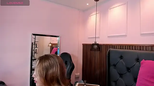 CALANTHELOVE1 on StripChat 