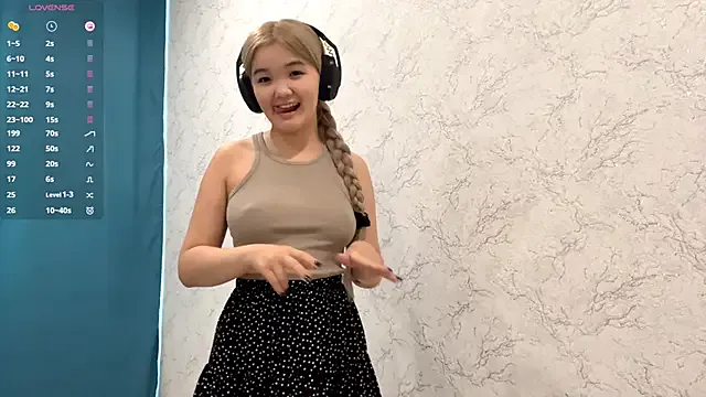 Freechat CarolannSide on StripChat