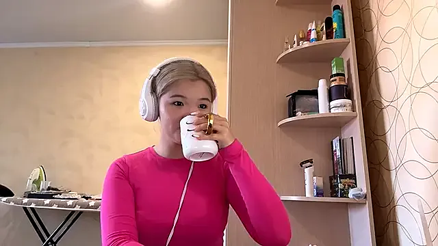 Freechat CarolannSide on StripChat