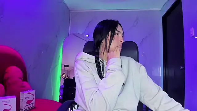 Freechat ChloeeTompson_ on StripChat