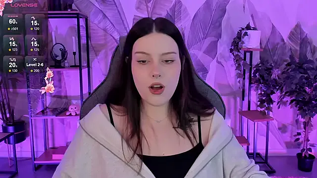 Freechat CoralineKeyns on StripChat