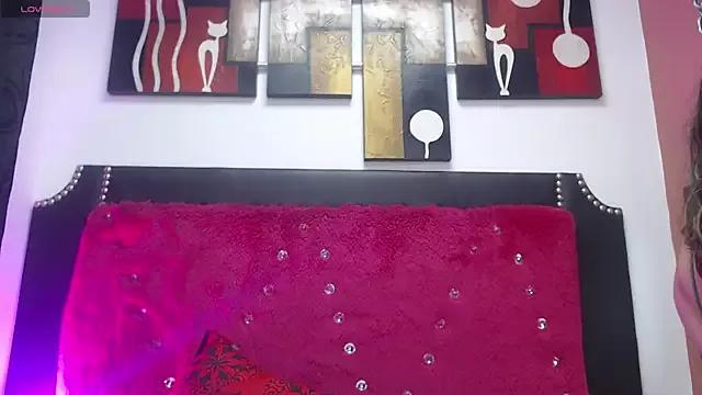 Naked Room Courrtneyy 
