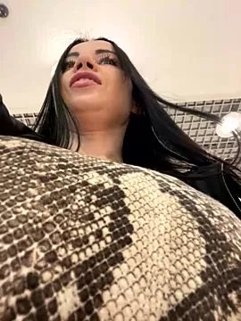 Freechat CrazzyChicks on StripChat