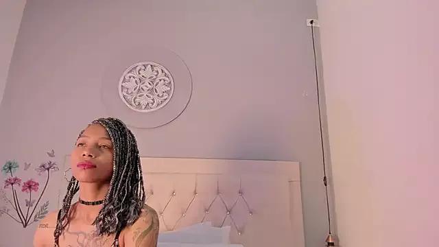 Naked Room daiana_curly 
