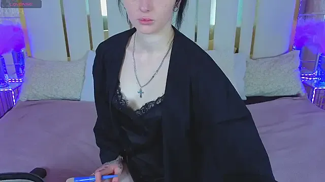 StripChat Daisy_Delight is Freechat Daisy_Delight — naked in oil playing with pussy