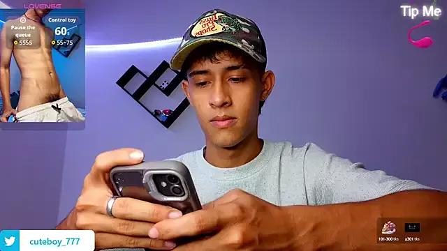 Danny_cute_05 from StripChat