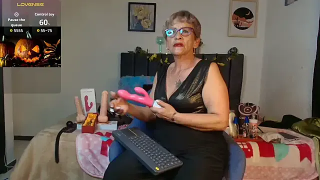 Devora_mature65 — Inside fingers in pussy