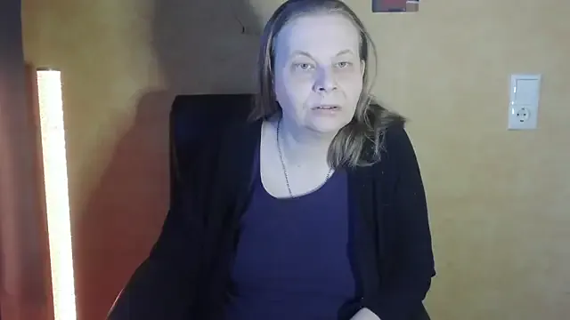 StripChat Diamond_Bite is Freechat Diamond_Bite — Shirt aus 10 Min. + 3 Min. ToyLink, LT